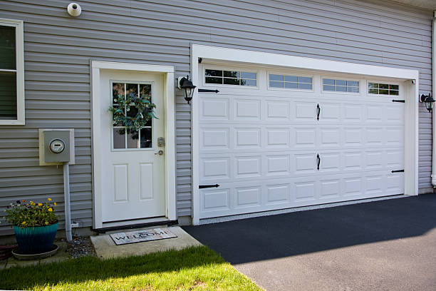 24/7 Emergency Garage Door Panel Replacement experts in Palm Valley, TX